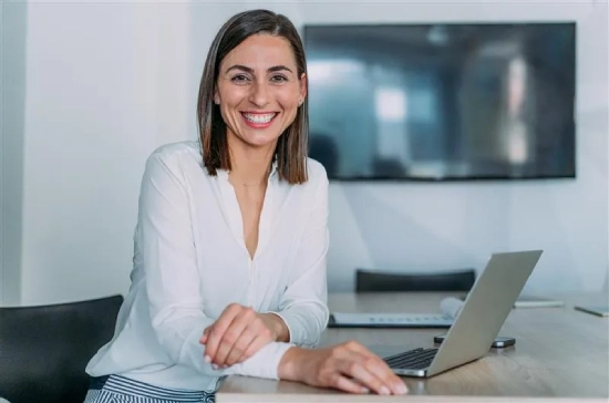 Expert AvenDATA lors d'une session de consultation sur l’archivage RH